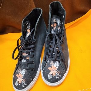 Bucketfeet Tropics Sneakers Women's Size 8 Black Mid Top Leather Taka Cooper